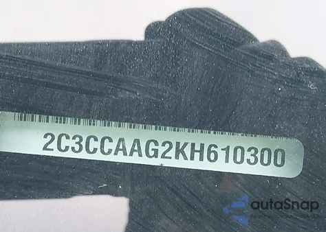 2019 Chrysler 300 Touring z USA, uszkodzony, nr VIN 2C3CCAAG2KH610300